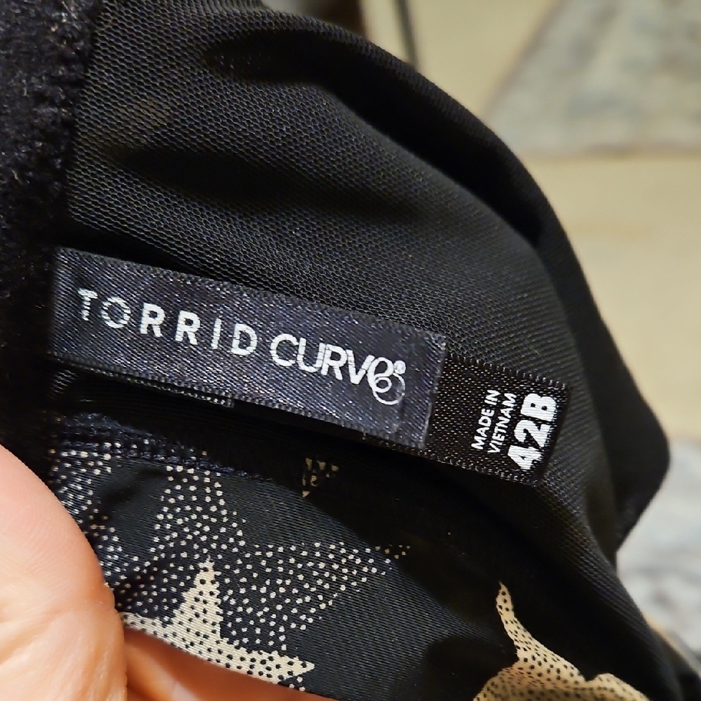 Wireless Black Bra with Metallic Star Print - Picture 8 of 9